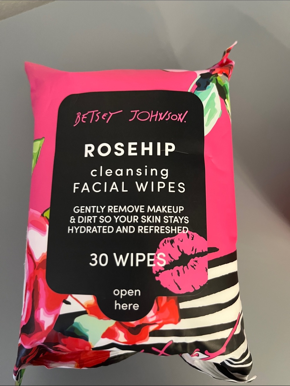 Betsey Johnson Rosehip Facial Wipes/Hibiscus Body Scrub - Picture 2 of 5